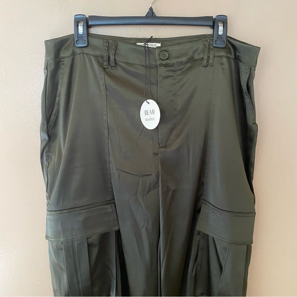 NWT REMI x REVOLVE Sydney Cargo Pant Dark Green satin finish wide leg loose L - Picture 9 of 10